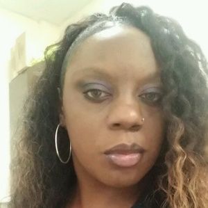 Meet your Posher, Adrienne